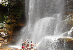 Cachoeira dos Mosquitos e Serra das Paridas